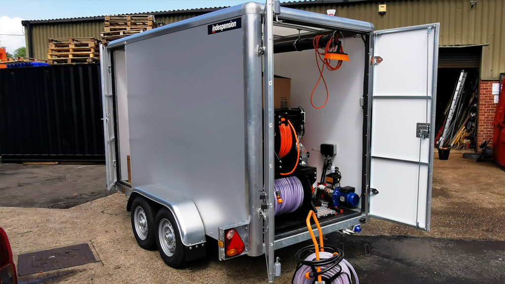 1,000ltr Solar Cleaning Robot Trailer System | Xline Systems